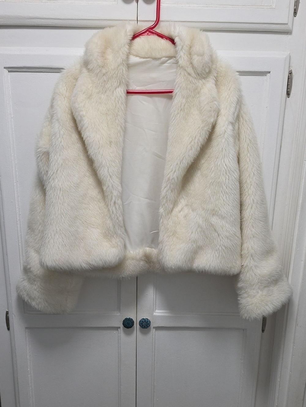 Faux Fur Cream Cropped Jacket - Women's Cozy Coat